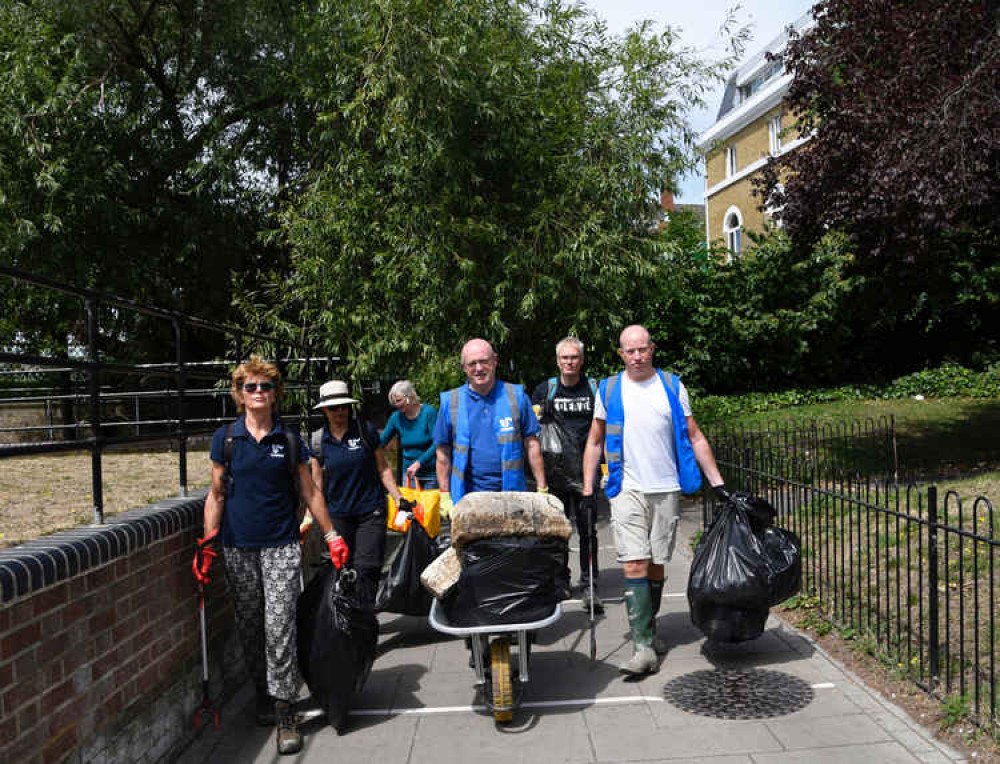 Hammersmith Hub, July 2020, Queen Caroline Drawdock. (L to R) Kathy Stevenson, Robyn Leader, Hilary Thomson, Michael Byrne, Sam Morland, James Neish. Credit: Thames21