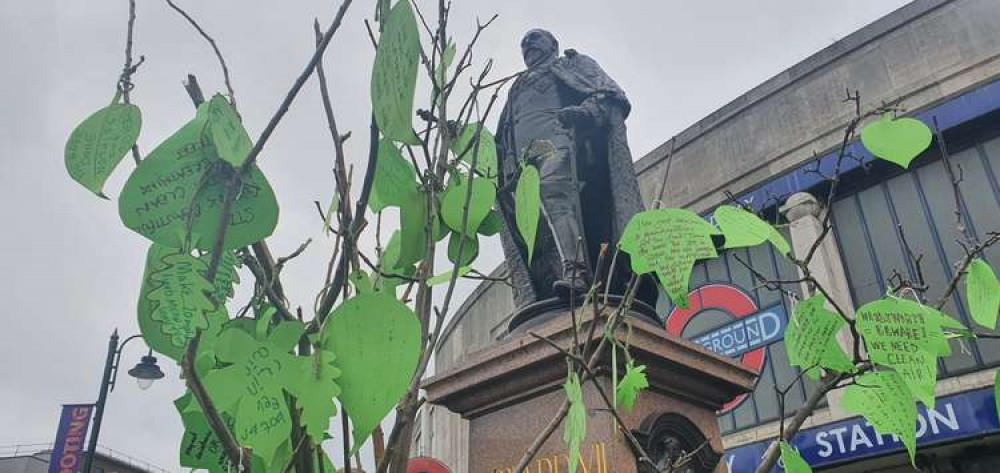 King Edward surrounded by messages to Wandsworth Council