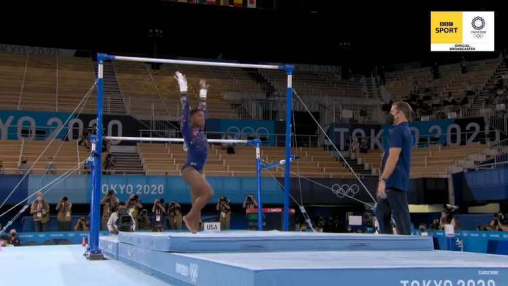 Simone Biles competing at Tokyo 2020 (Image: Screenshot of coverage BBC Sport YouTube)