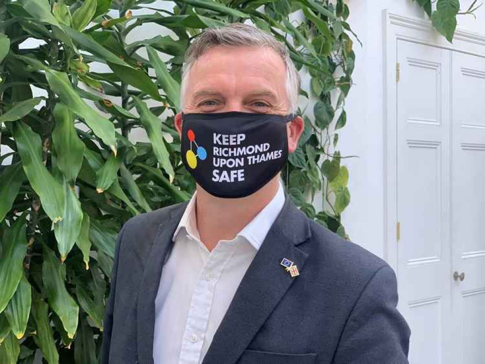 Cllr Gareth Roberts wearing his face mask Cllr Gareth Roberts wearing his face mask
