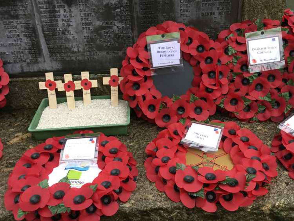 Remembrance under lockdown: wreaths laid at the war memorial