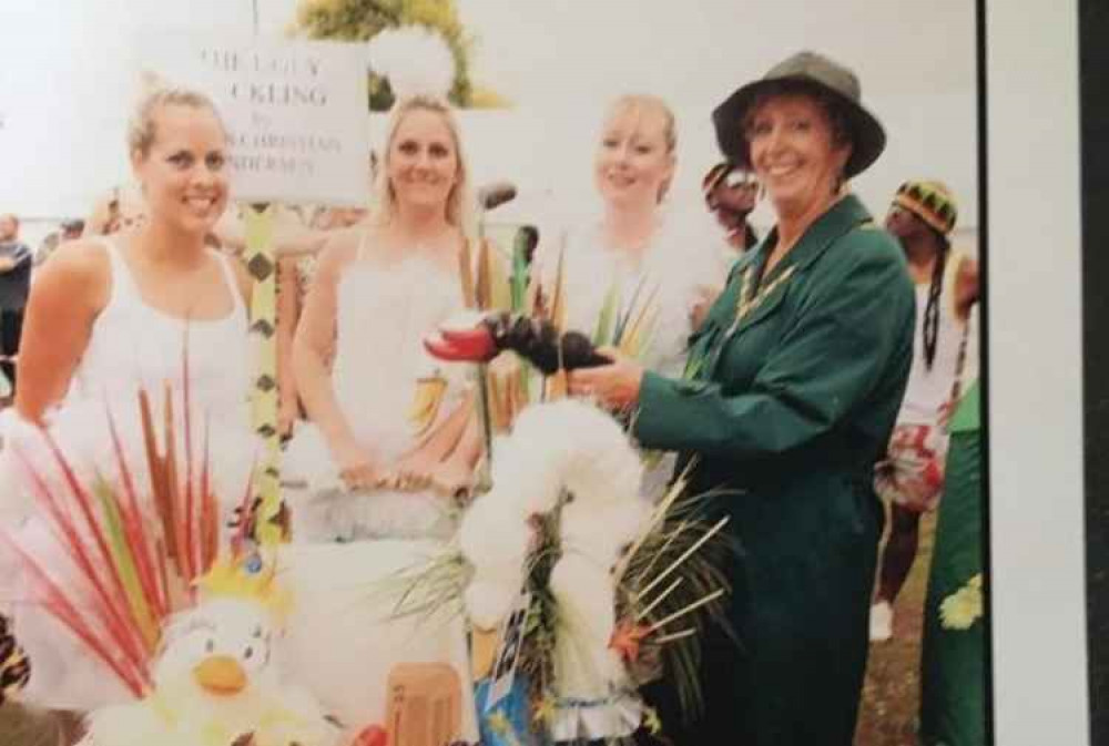 Cllr Rosalind Prowse as Mayor, at pram race