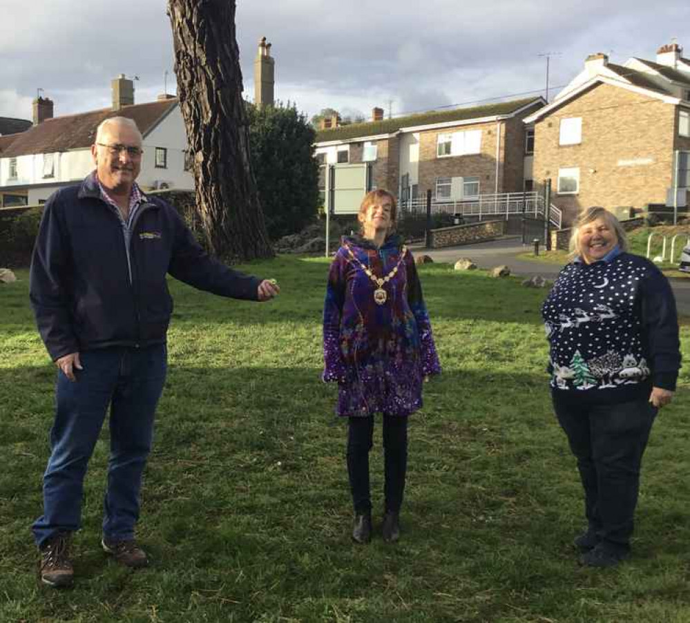 Richard Hayward, Mayor Alison Foden and Mandy Bagdi launching the badges.