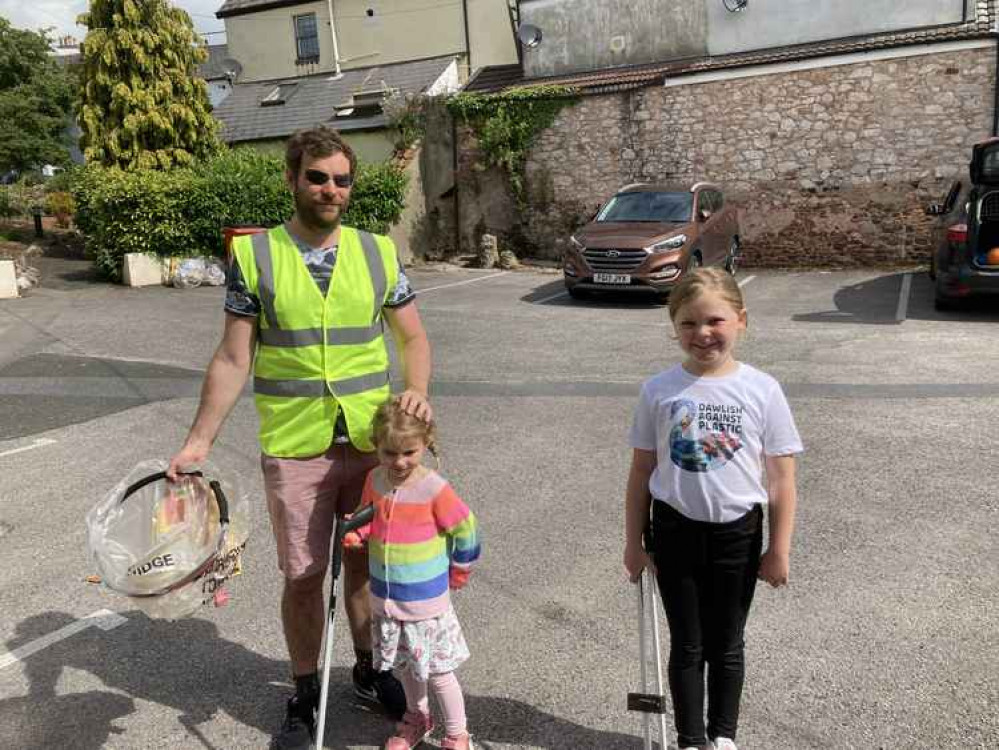 New volunteer Eira and Dad Tom Mason with young peoples ambassador for DAP, Katherine aged 8