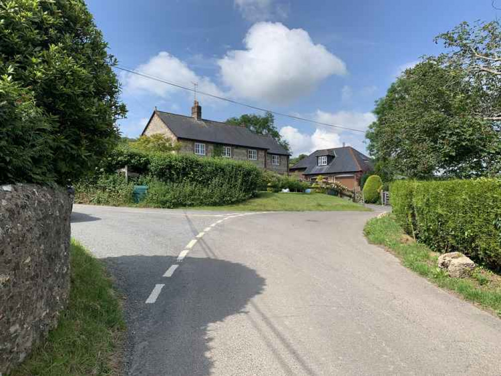 When the road bends to the right just after Frampton Roses, turn left following signs to 'Tibbs Hollow'