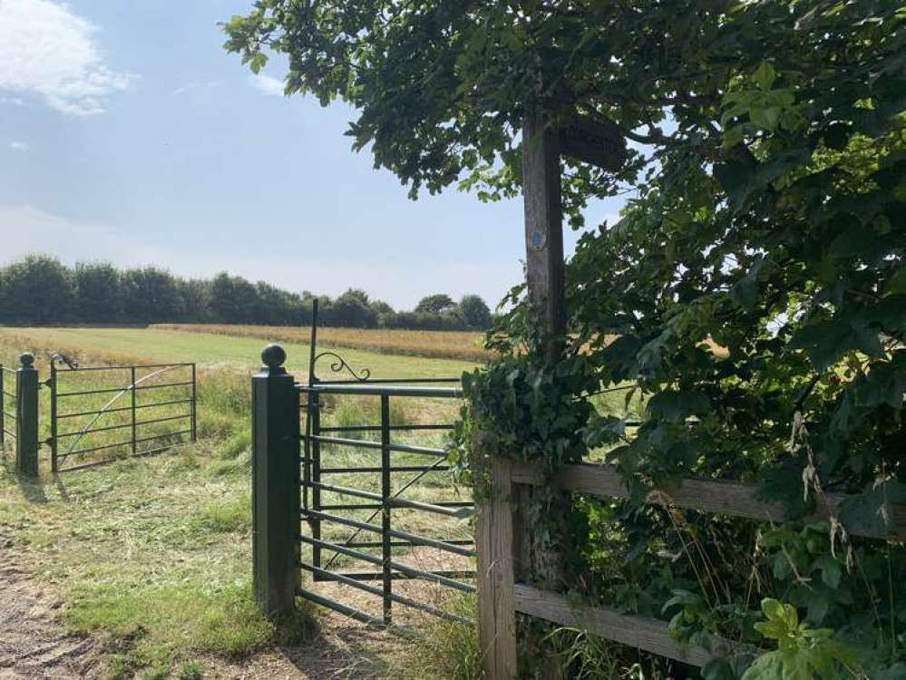 Take the footpath on the right signposted 'Dorchester'