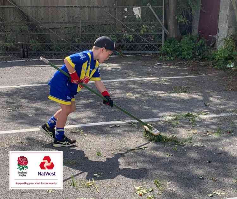 No one was too small to lend a hand - top work young man