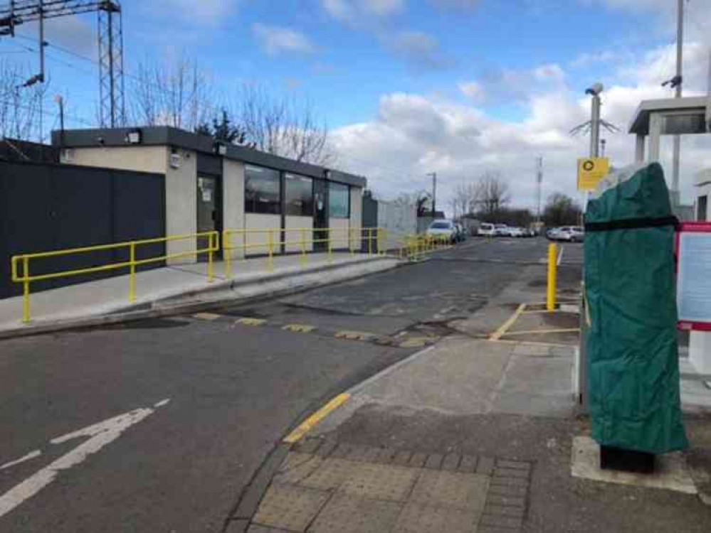 No visible signs are evident that people can use the car park to drop off without paying No visible signs are evident that people can use the car park to drop off without paying