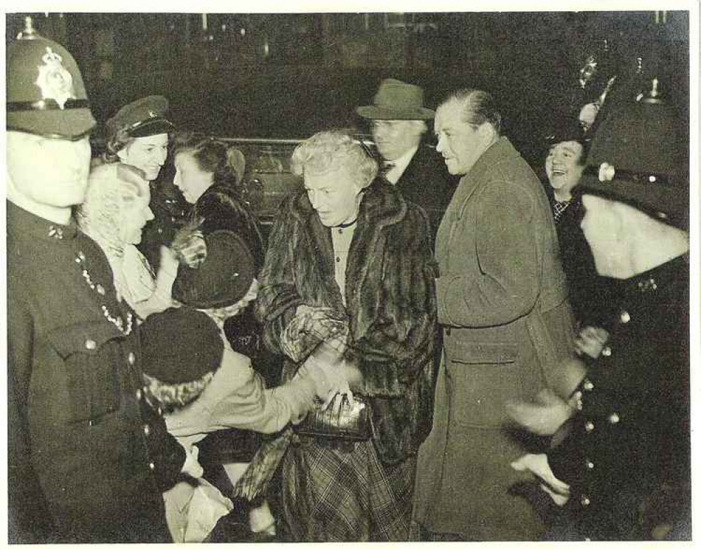 Gracie Fields and fans