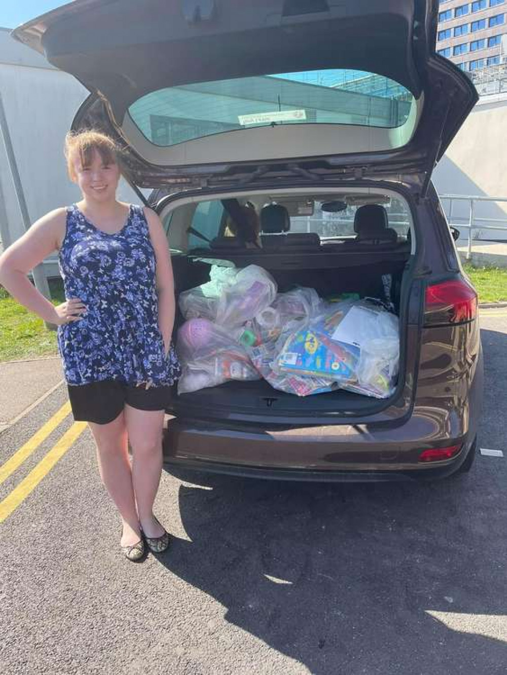 Courtney-Lee delivers items to children's wards at Basildon Hospital