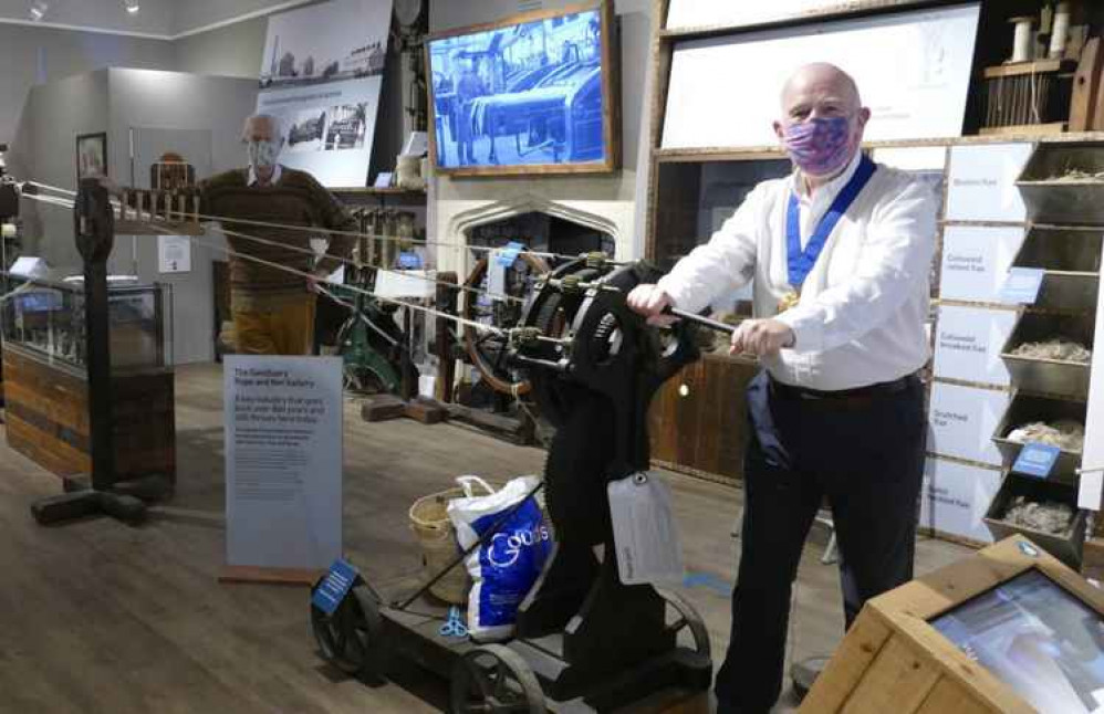 Cllr Bark tries his hand at rope making