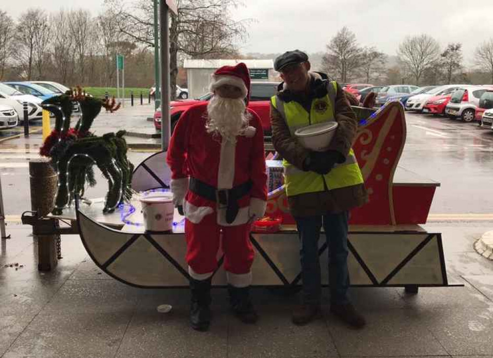 Bridport Lions Club takes its Santa sleigh Christmas fundraising online