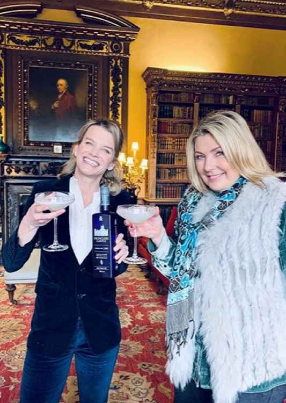 Julie Montagu enjoys a gin toddy with Countess of Carnarvon