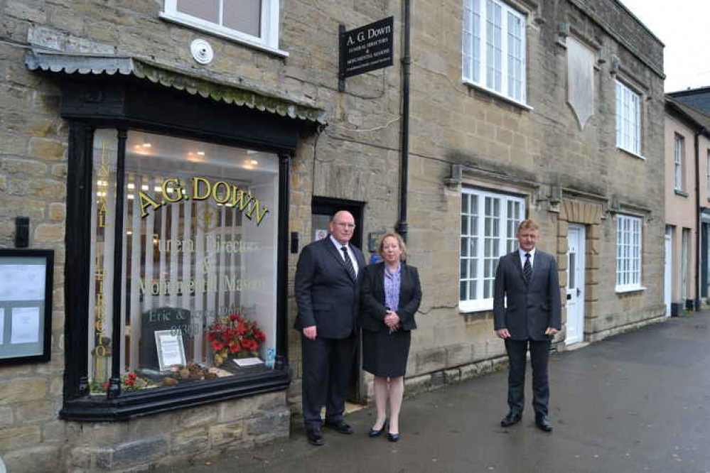 Julian and Karen Hussey with Darren Holt