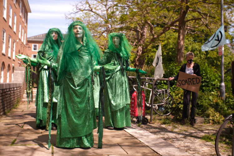 The Green Spirits, a mime group dedicated to raising awareness of the ecological emergency, used silent gestures to express alarm and sorrow The Green Spirits, a mime group dedicated to raising awareness of the ecological emergency, used silent gestures to express alarm and sorrow