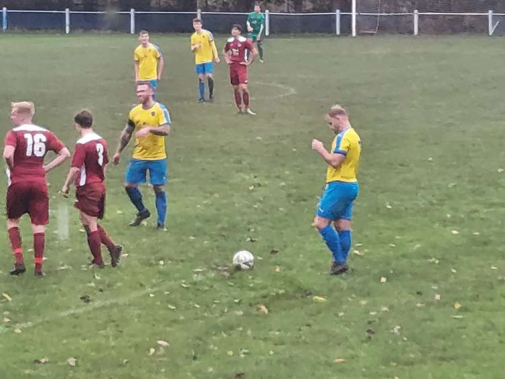 Heswall FC vc Capenhurst Villa - Picture: Robbie Matthews