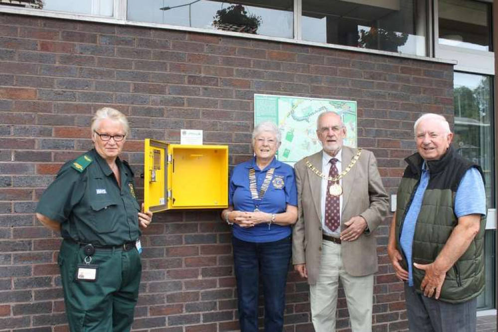 Janet Graham (North West Ambulance Service), Pat Mart (Lions President), Cllr Denis Murphy (Town Mayor) and Mike Smith (Chair of Congleton Partnership).