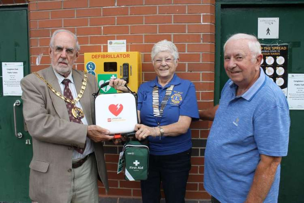 Cllr Denis Murphy (Town Mayor), Pat Mart (Lions President) and Mike Smith (Chair of Congleton Partnership).