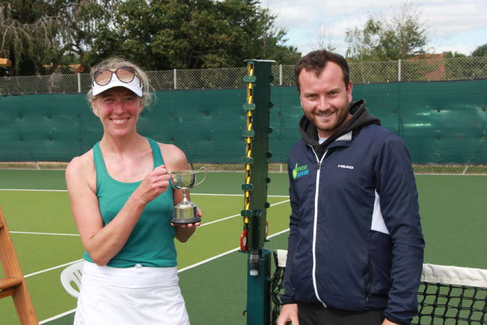 Jo Little receives her trophy from new Head Coach, Matt Sheaves Jo Little receives her trophy from new Head Coach, Matt Sheaves