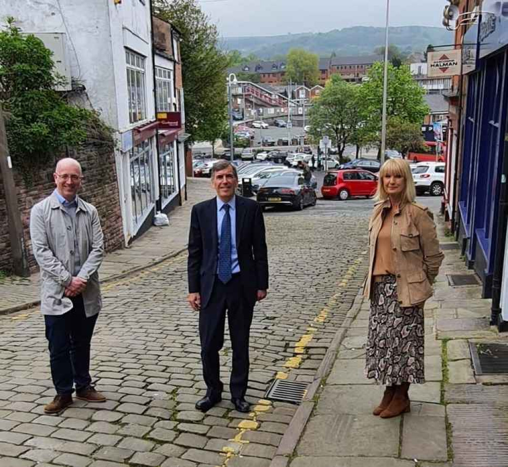 David Rutley, MP for Macclesfield since 2010, met with Mark Osborne, Regional Growth Manager at Avanti West Coast, and Sue Bowden, Chief Executive Officer of North Cheshire Chamber in Macclesfield town centre. (Credit - David Rutley MP) David Rutley, MP for Macclesfield since 2010, met with Mark Osborne, Regional Growth Manager at Avanti West Coast, and Sue Bowden, Chief Executive Officer of North Cheshire Chamber in Macclesfield town centre. (Credit - David Rutley MP)