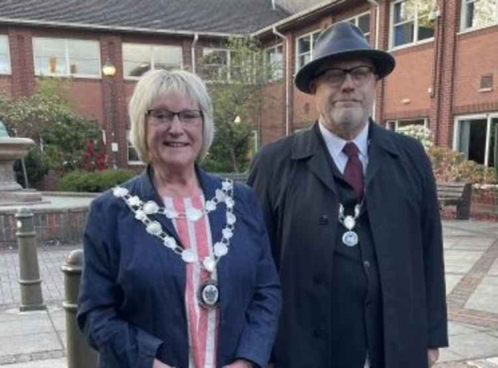 Leek Mayor Lyn Swindlehurst and Deputy Mayor Bill Cawley. Image credit: Leek Town Council