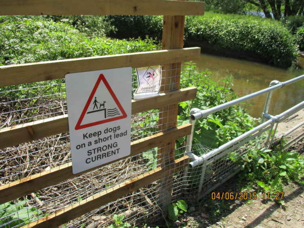 2015 picture showing warning sign put up following another dog drowning (Image: Cheshire East Council)