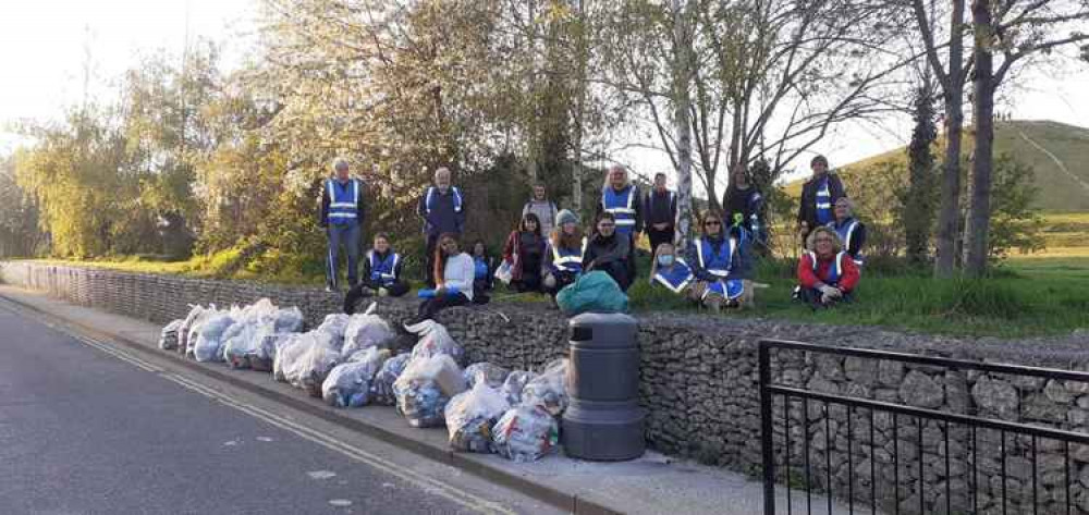 LAGER Can's Northolt team in action. Image Credit: Petra Shahzad