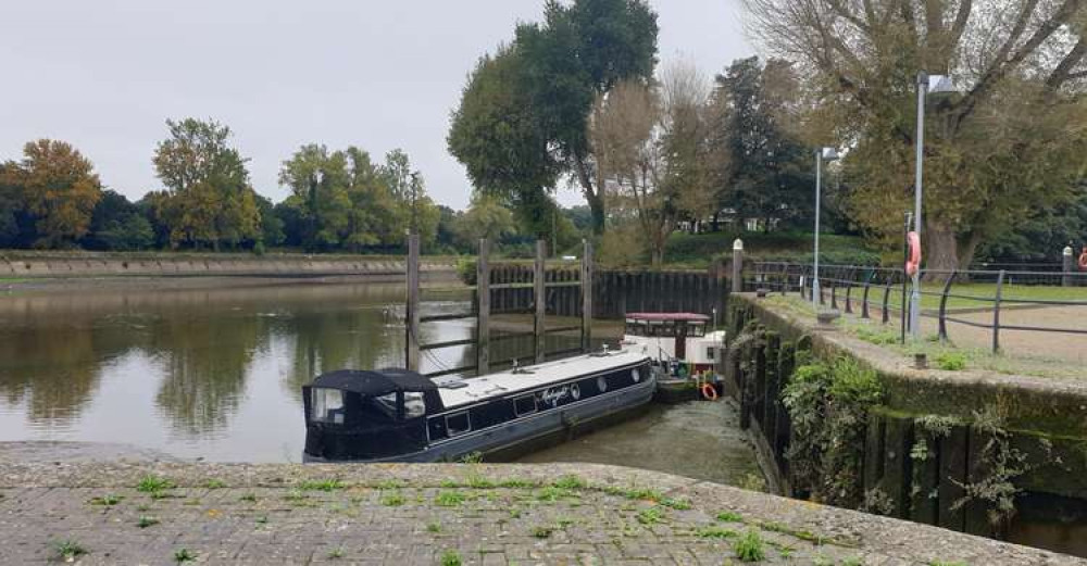 The river in Brentford, where the Brent starts.