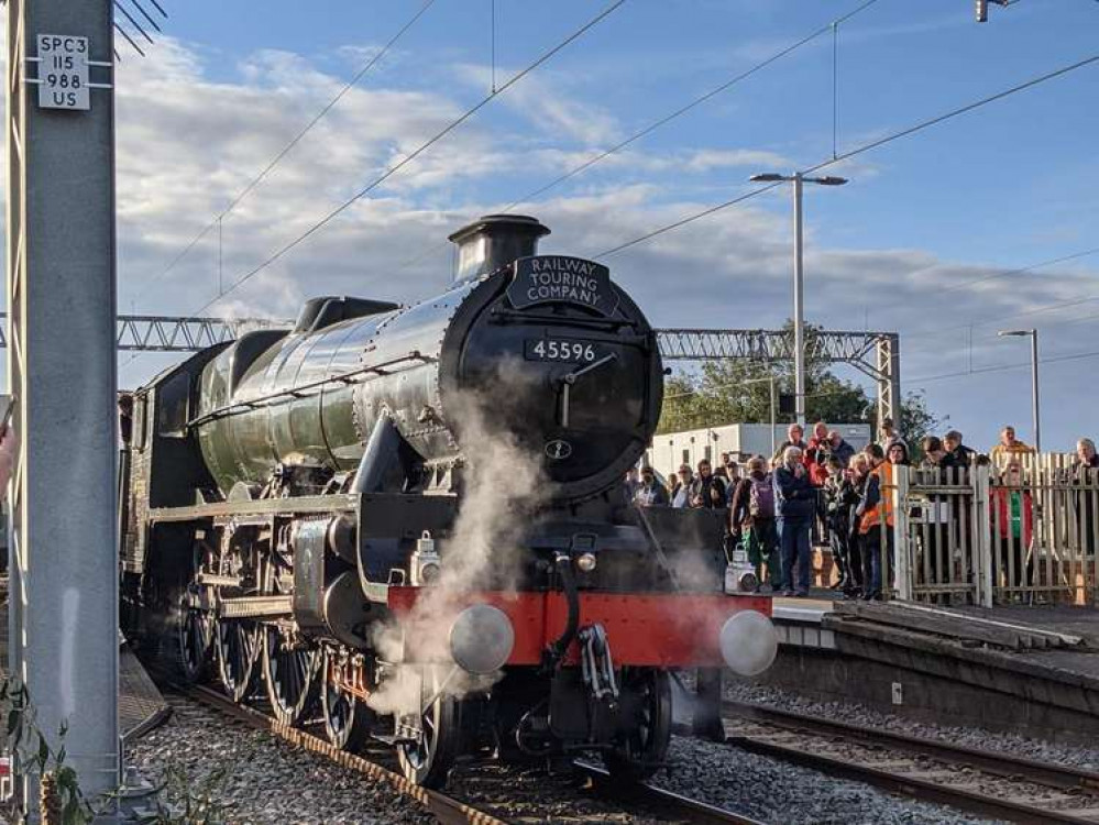 The Bahamas steam locomotive left Ealing Broadway at 6:20am on Saturday. (Image: Richard Smith @richardavsmith)