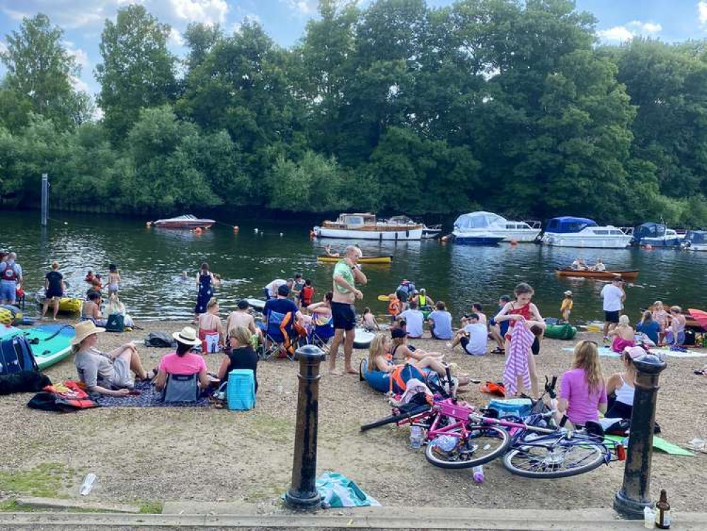 People gathered on the banks of the Thames in Twickenham yesterday down by The White Swan pub (Image: Chris Stutz @cstutz)