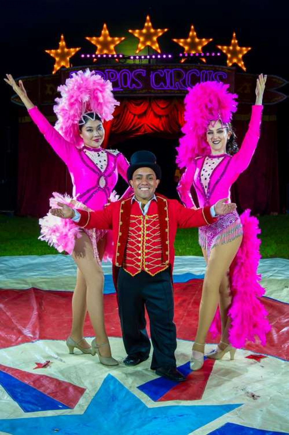 Paulo dos Santos and Zippos Showgirls - ZIPPOS CIRCUS 2021 CARNIVAL! - Photographer Piet-Hein Out