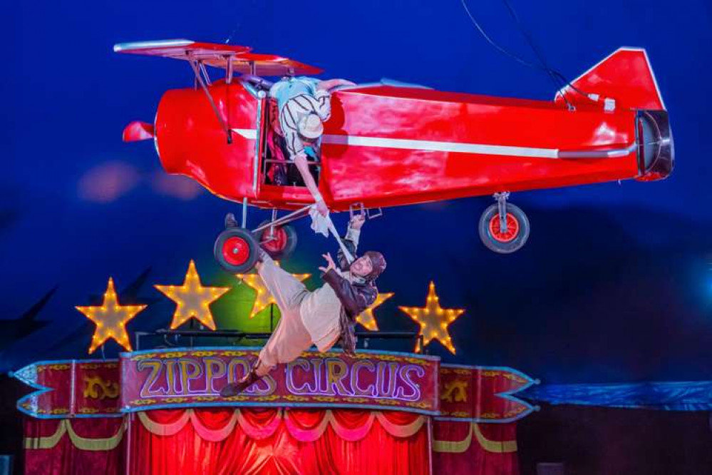 Amazing Flying Machine Duo Garcia - ZIPPOS CIRCUS 2021 CARNIVAL! - Photographer Piet-Hein Out