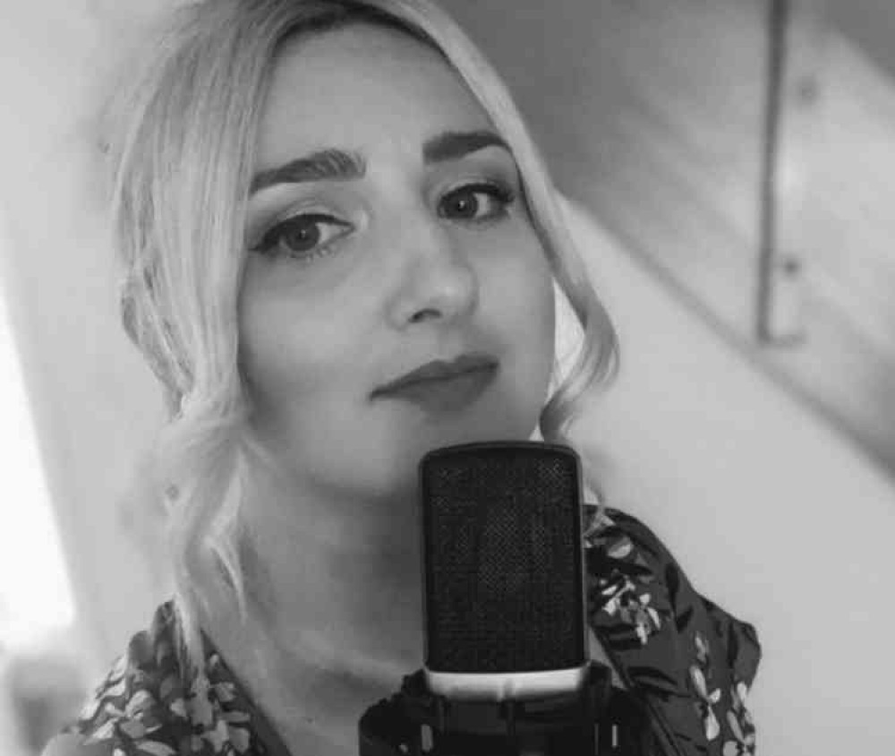 Acclaimed vocalist Santall is singing in Hitchin's Market Place. CREDIT: Santall official website Acclaimed vocalist Santall is singing in Hitchin's Market Place. CREDIT: Santall official website