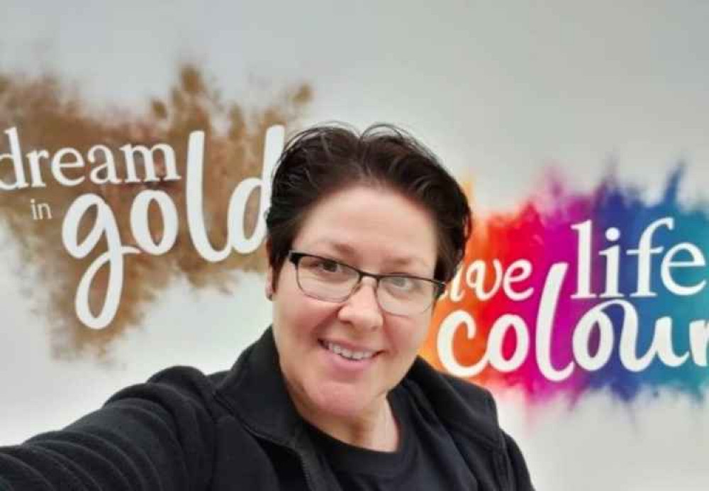 Sarah Lawrence runs Slimming World groups in Hitchin and manages a team of consultants who run Slimming World groups in Stevenage Sarah Lawrence runs Slimming World groups in Hitchin and manages a team of consultants who run Slimming World groups in Stevenage