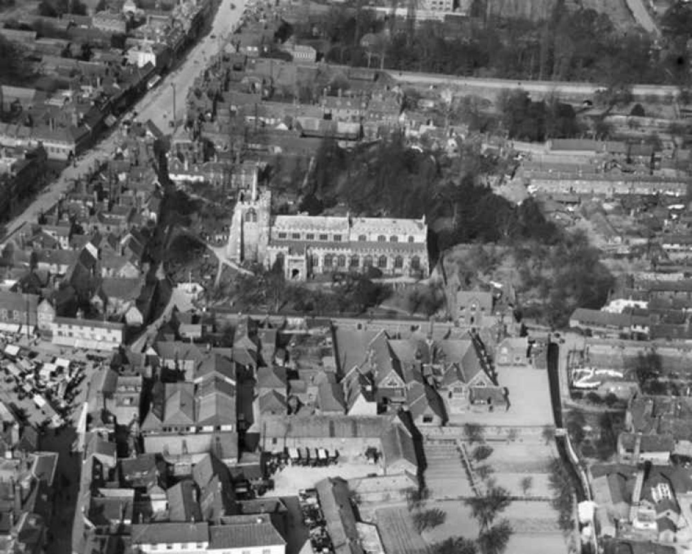 Hitchin daily briefing Wednesday March 17. An aerial view of St Mary's Church taken in 1924. CREDIT: Britain from the air website