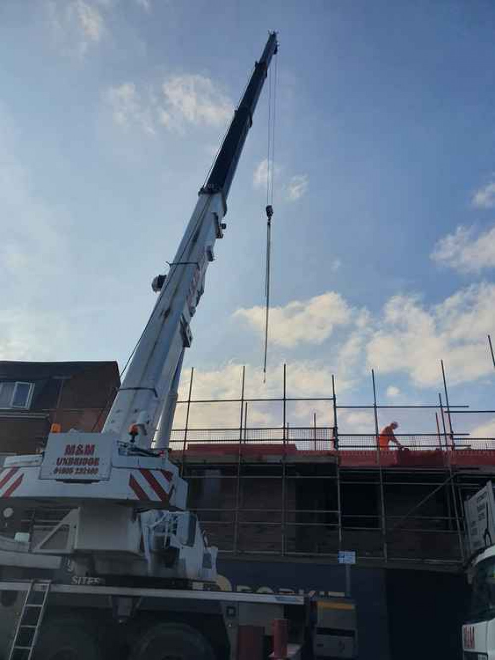 Is this the biggest crane ever seen in Hitchin? CREDIT: @HitchinNubNews