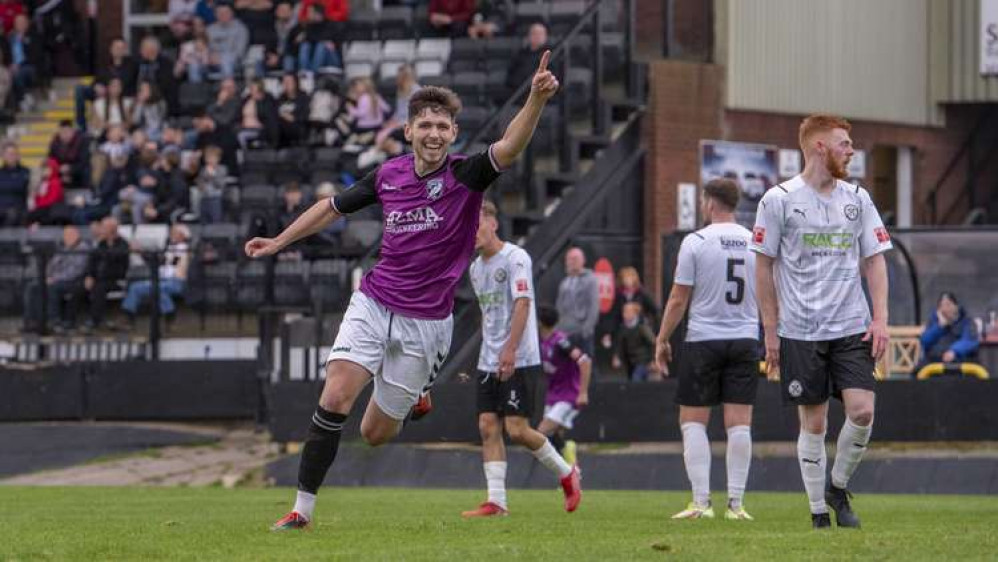 Hednesford 2-2 Hitchin Town: Improved Canaries show character to grab hard-fought point. CREDIT: PETER ELSE