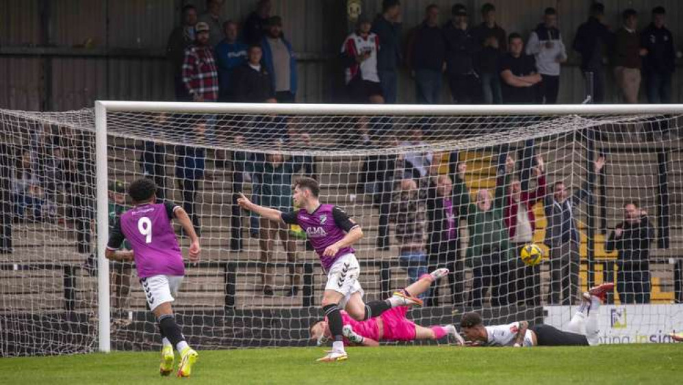 Hednesford 2-2 Hitchin Town: Improved Canaries show character to grab hard-fought point. CREDIT: PETER ELSE