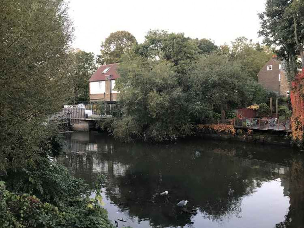 Many riverside walks in Brentford