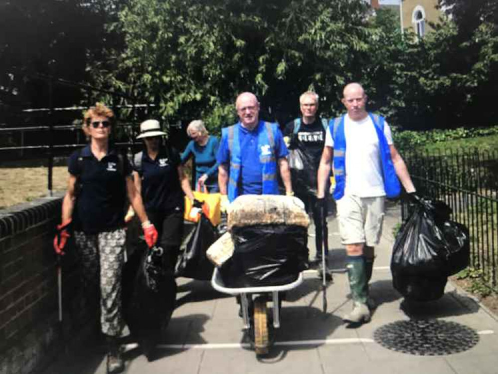 Hammersmith Hub, July 2020, Queen Caroline Drawdock. (L to R) Kathy Stevenson, Robyn Leader, Hilary Thomson, Michael Byrne, Sam Morland, James Neish. Credit: Thames21