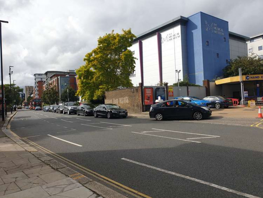 Petrol queues this afternoon on Brentford High Street. (Image: Hannah Davenport)