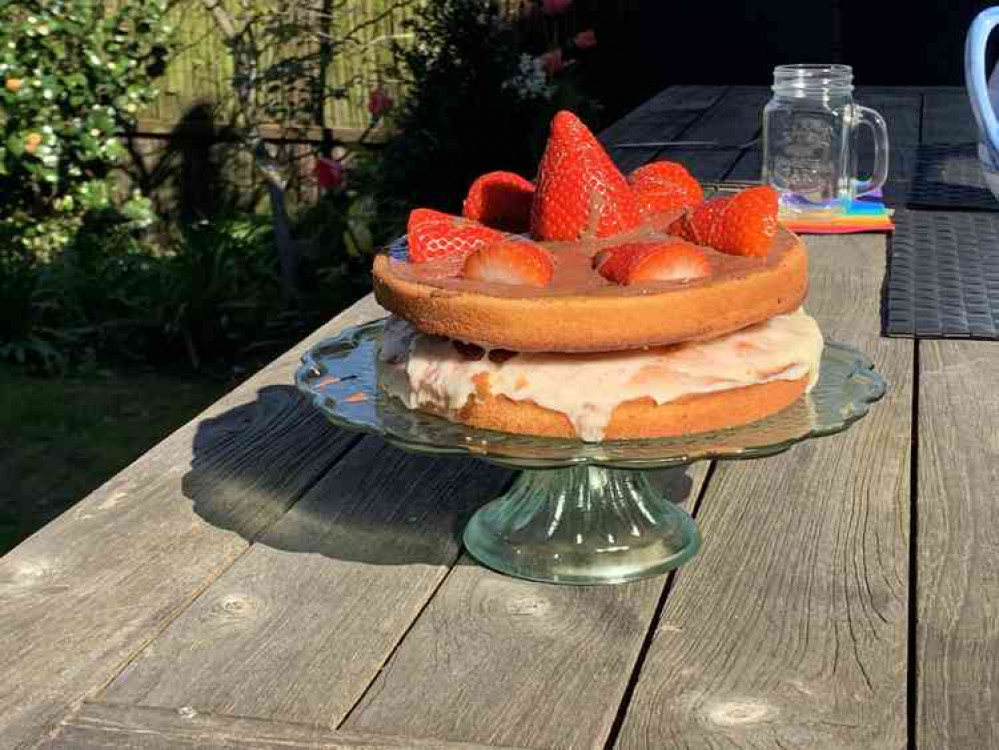 Lois's special home made cakes cheer up those who need support Lois's special home made cakes cheer up those who need support
