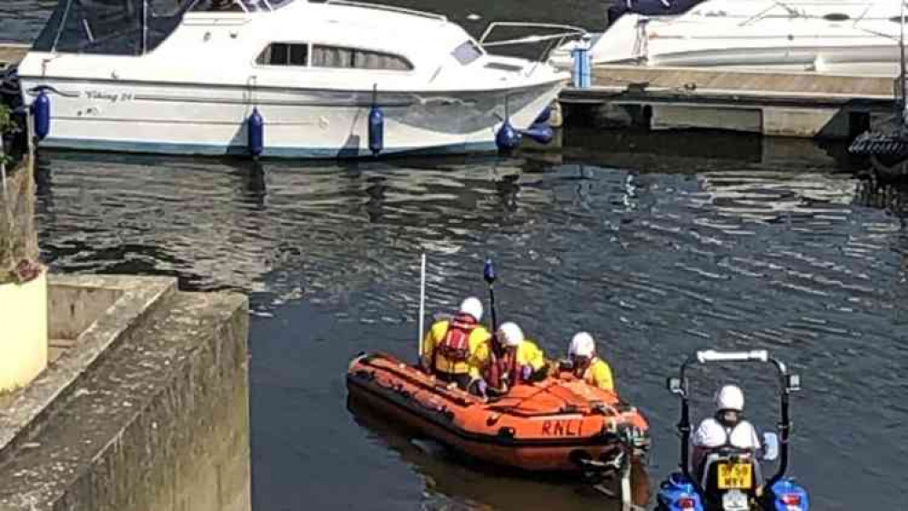 A brief moment of excitement as Teddington RNLI lifeboat is called out - more heroes risking life and limb