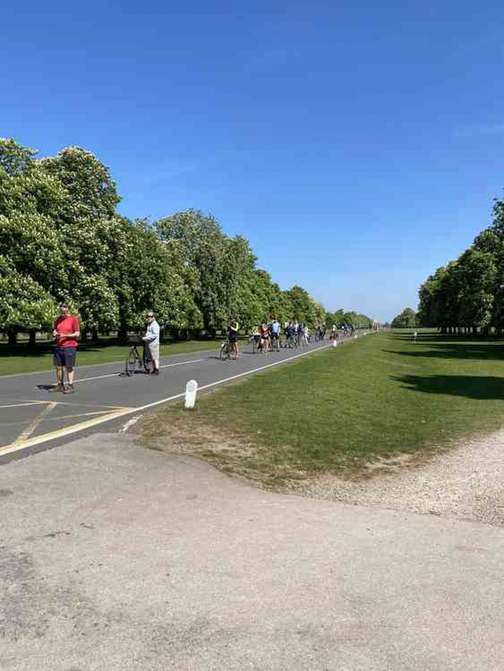 Longer but orderly queues formed INSIDE the park to exit through the one gate at Hampton Court