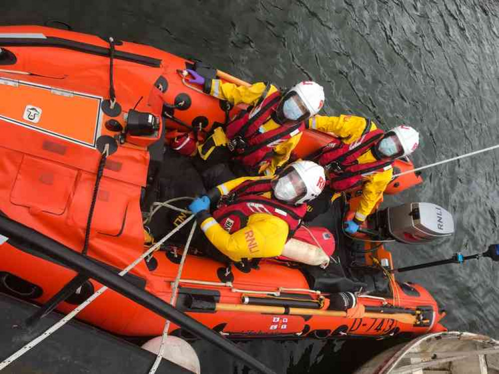 TEDDINGTON RNLI CREW – PAUL STALLARD, ANDY BELL AND GIANNA SACCOMANI – BY  TOM LEE