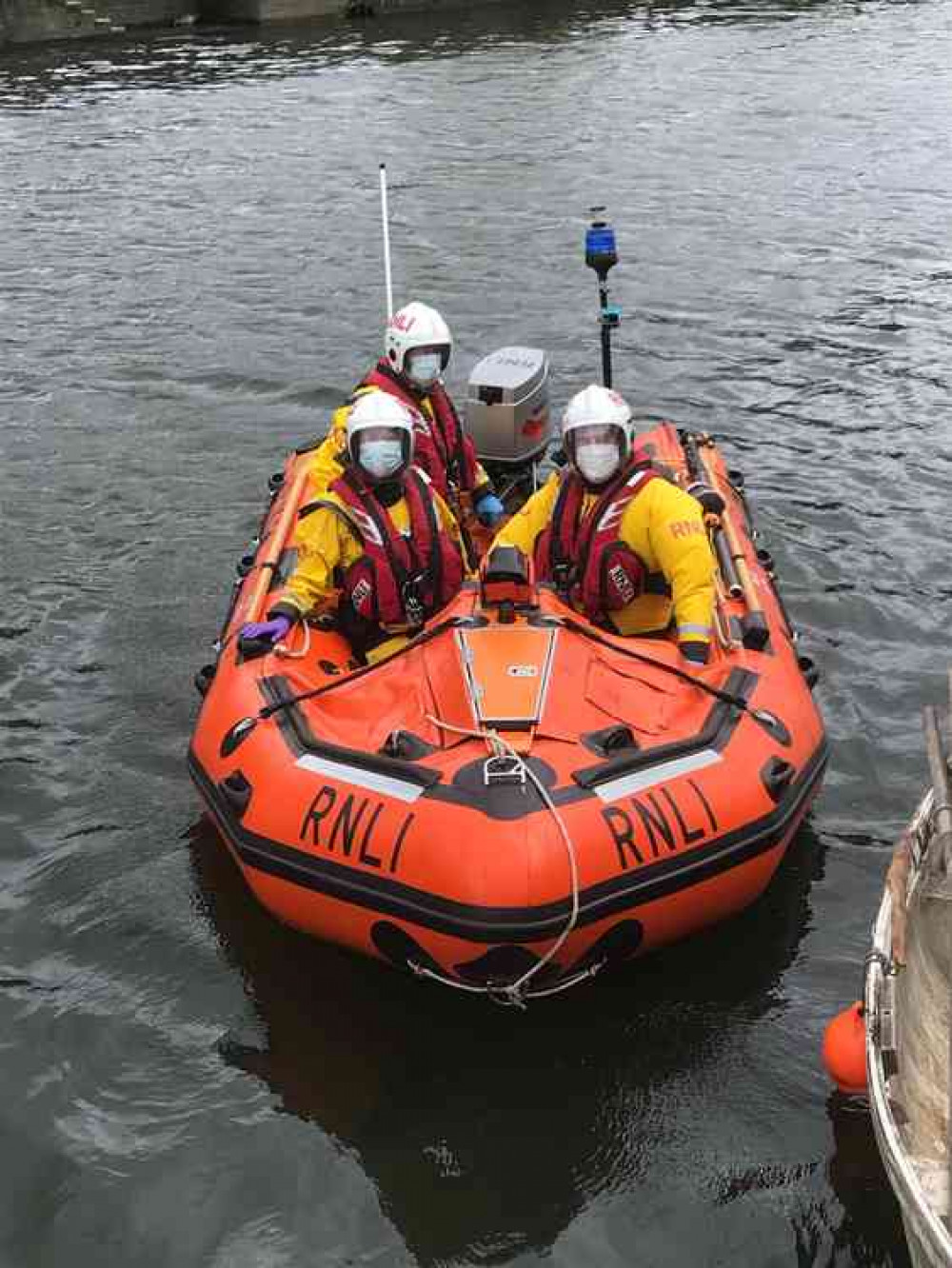 TEDDINGTON RNLI CREW – PAUL STALLARD, ANDY BELL AND GIANNA SACCOMANI – BY  TOM LEE