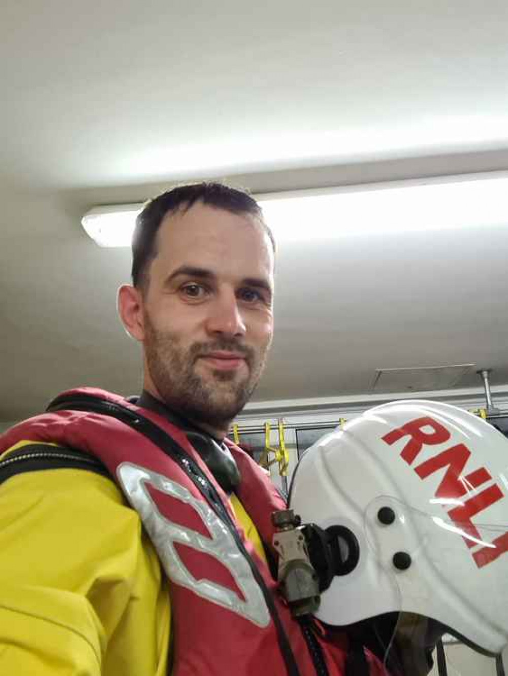 TEDDINGTON RNLI CREW PETE DOYLE – BY JON BARKER