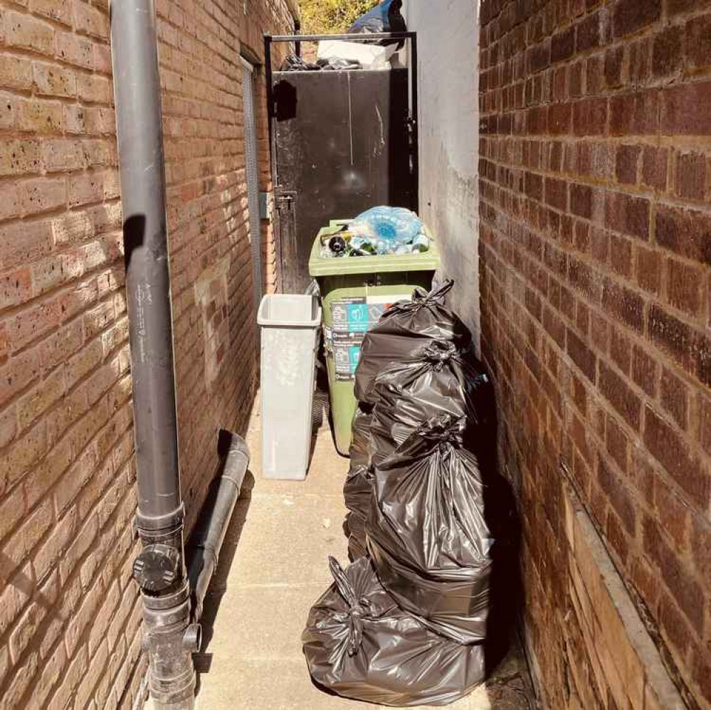 More rubbish left outside the restaurant / Photo: Shambles restaurant