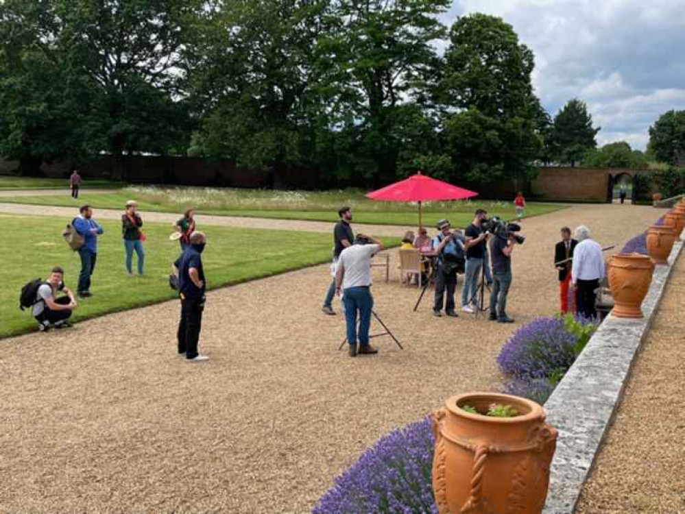 A presenter and participant in the show chat in front of the stately home (Credit: Jenny Michell)