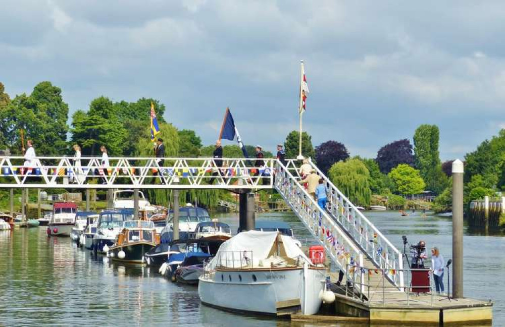 The procession at the lock (Credit: Sylvie Varloud-Deslande)